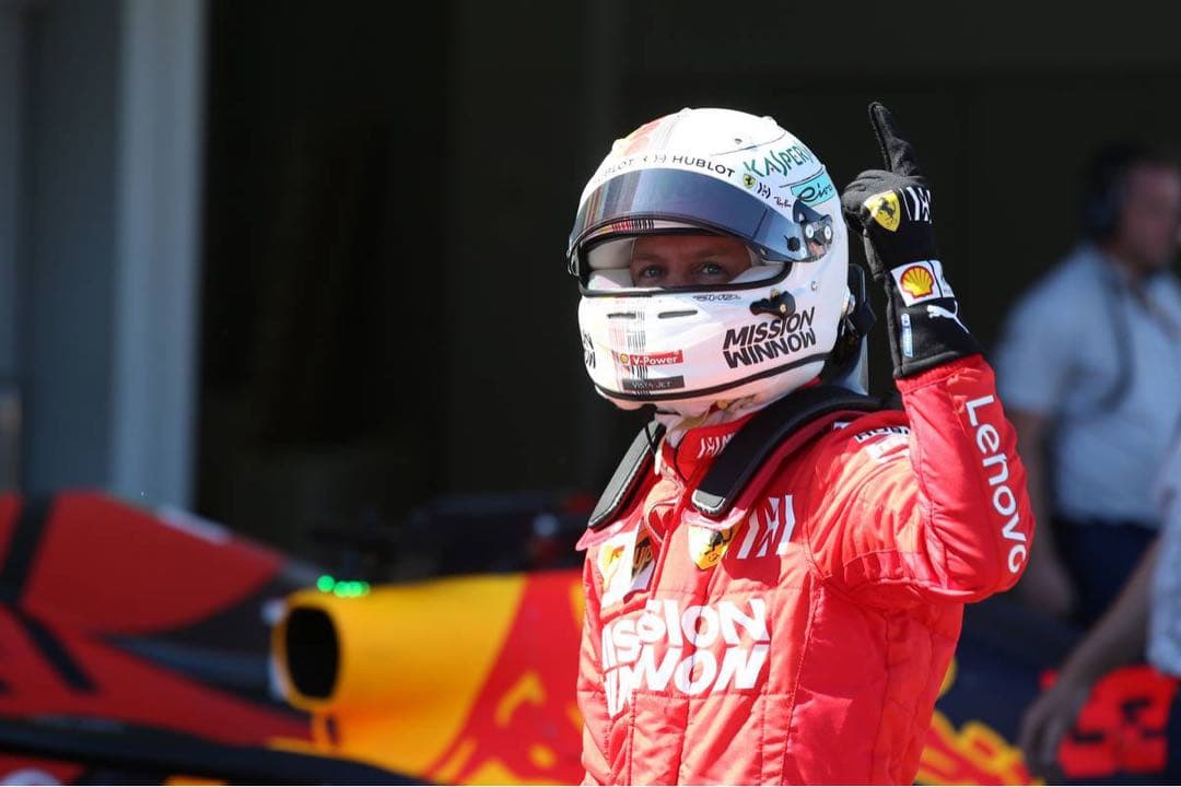 （美品）F1 Ferrari セバスチャンベッテル 直筆サイン入り1/2