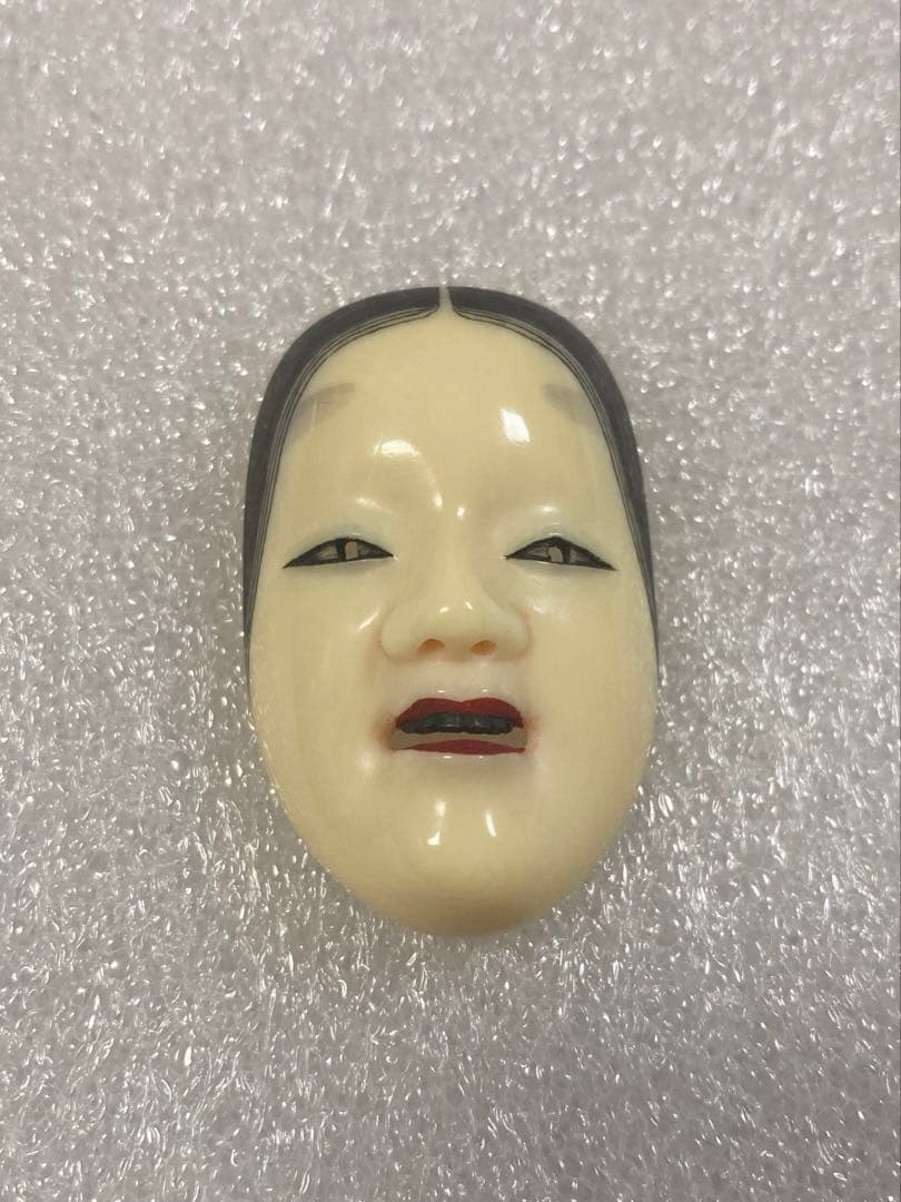 天然素材　小面（若女）彫刻　帯留め　提げ物