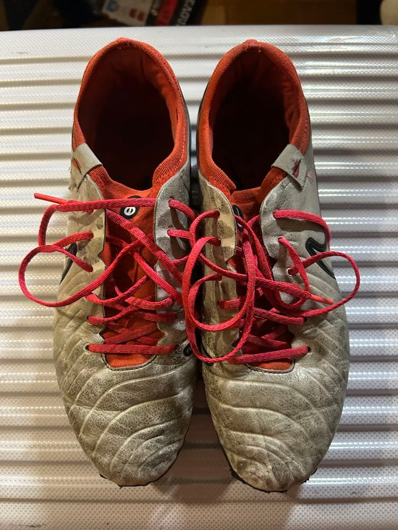 Nike サッカーシューズ・スパイク ティエンポ10ホワイト/レッド　AGソール