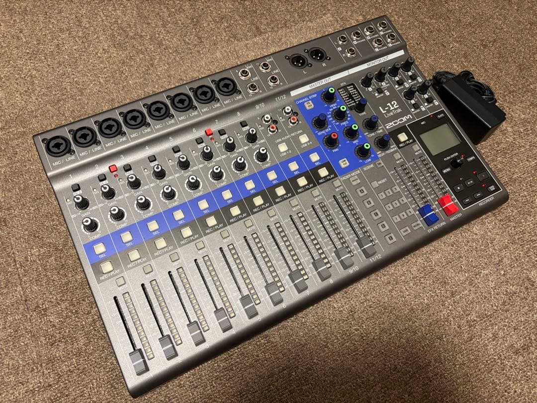 ZOOM LiveTrak L-12 + ケース(おまけ)