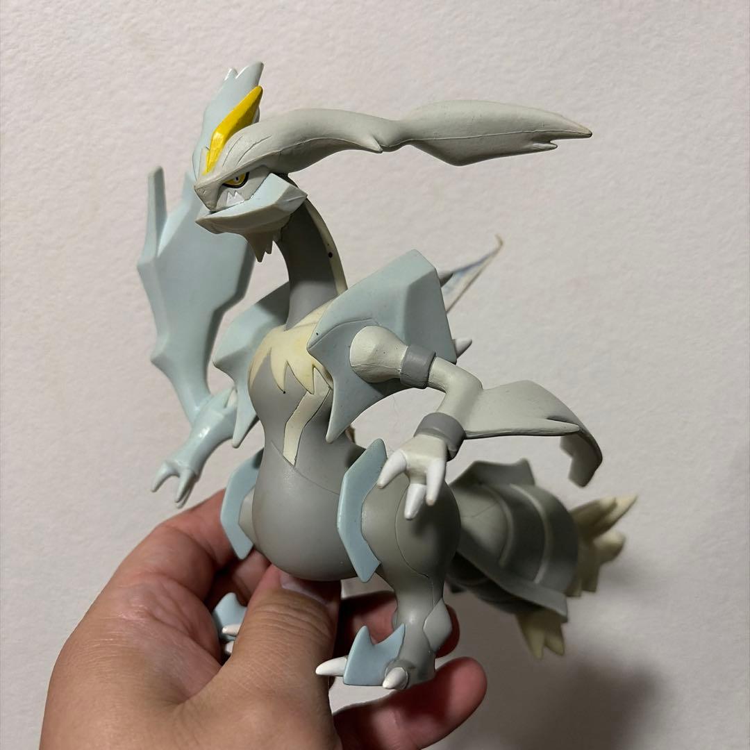 ポケモンソフビフィギュア　ホワイトキュレム　タグ付き未使用品（タグ傷みあり）