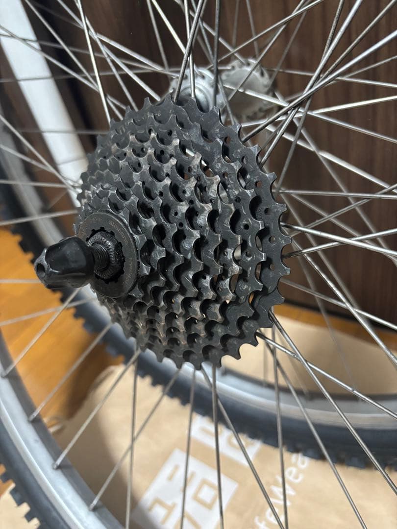アラヤ製 自転車ホイールセット 8段スプロケット、DEPUTYタイヤ付き
