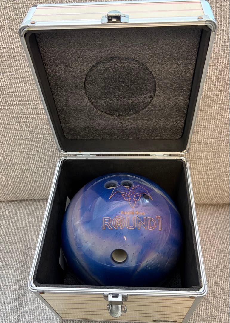 【美品】ボウリングボール 箱付き