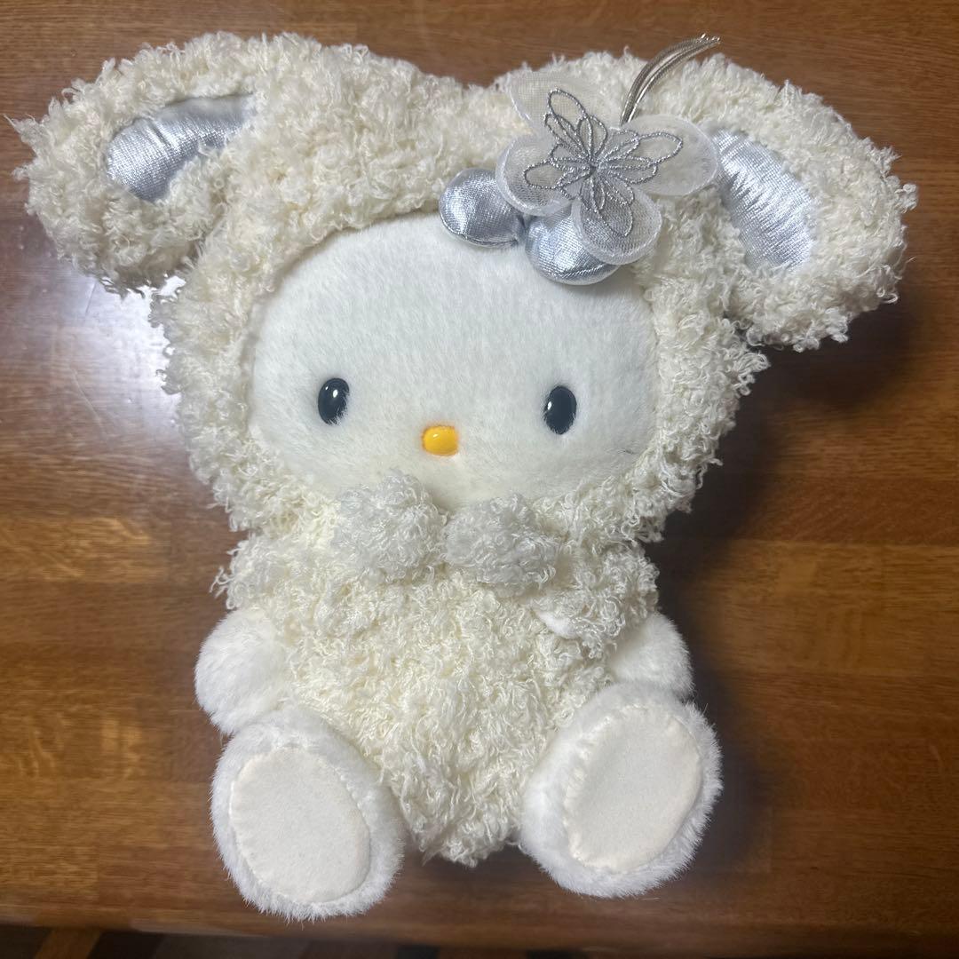 ハローキティの雪うさぎ フード付きぬいぐるみ