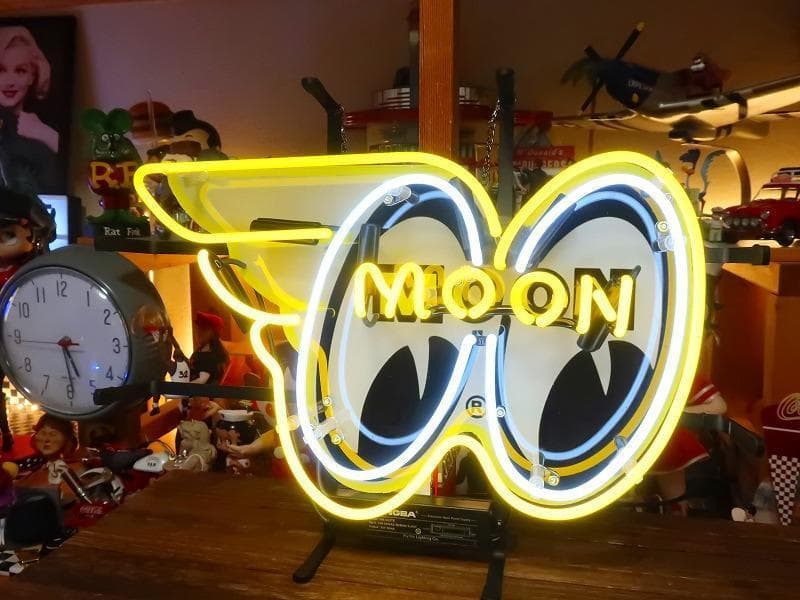 Moon eyes ムーンアイズ ネオンサイン アメリカンダイナーに♪