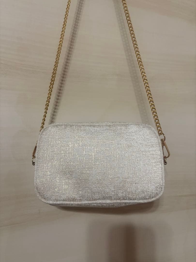 CHANEL シャネル　ホリデー限定 ノベルティ　ポーチ　ベージュ ラメ