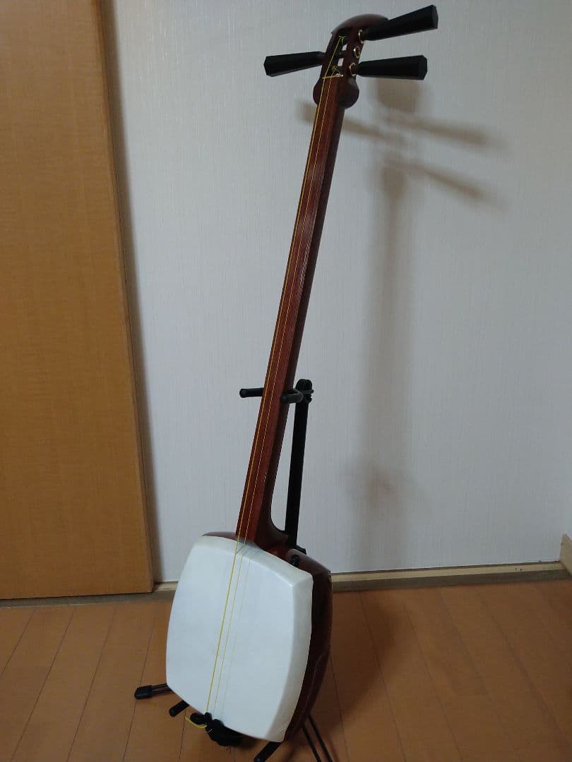値下げ！　エレクトリック　津軽三味線　エレキ津軽三味線　ストラップピン付き