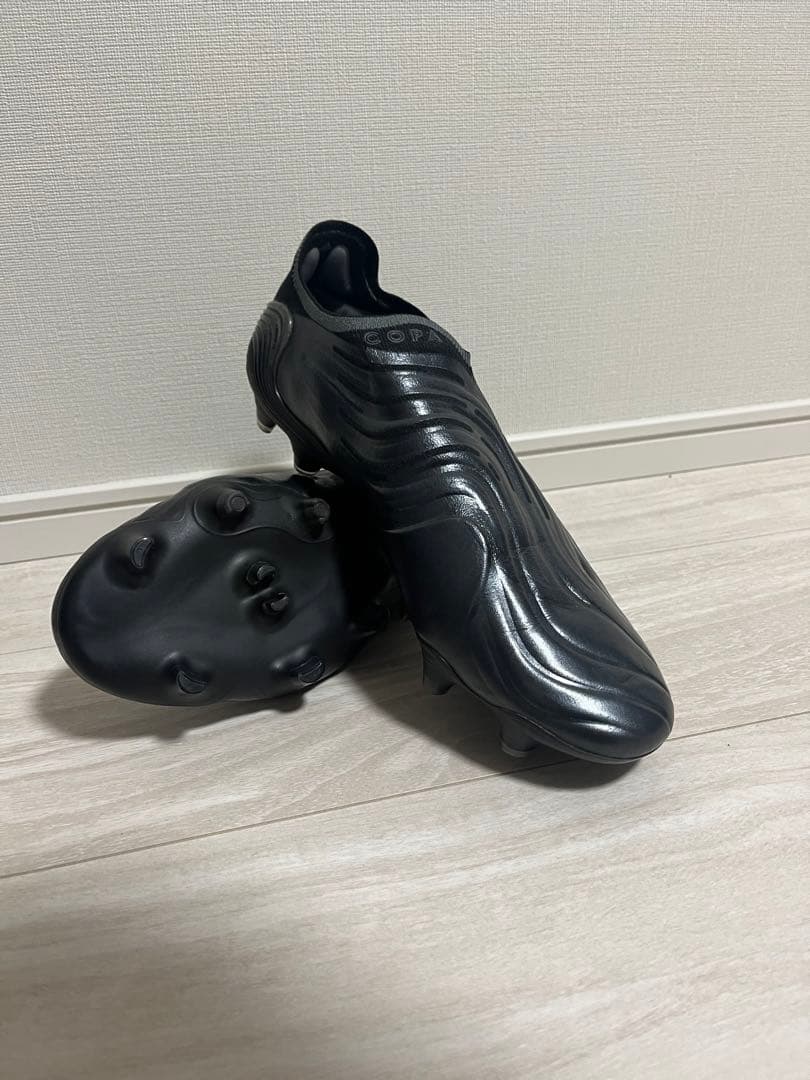 adidasコパシリーズブラック