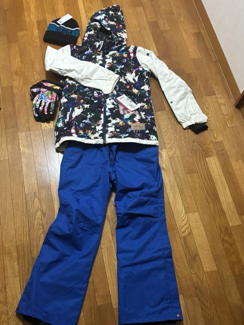新品未使用 ウィンタースポーツ用ウェアセット（手袋・帽子付き）
