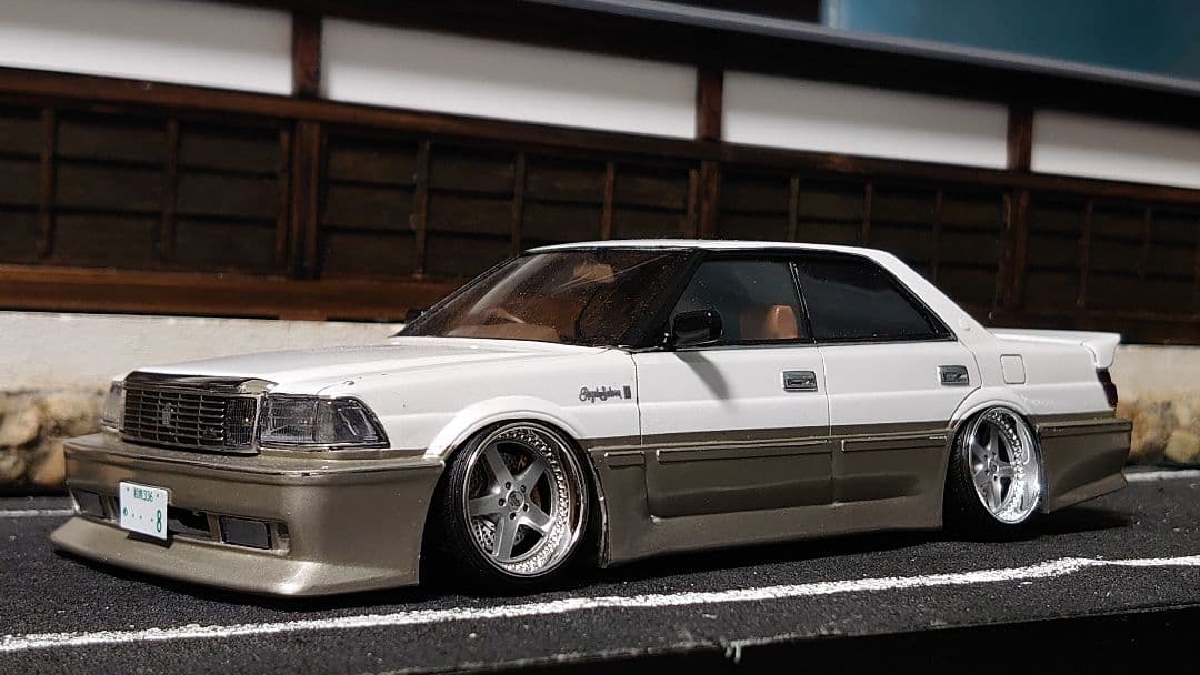 1/24 アオシマ インシュランス 13クラウン 完成品