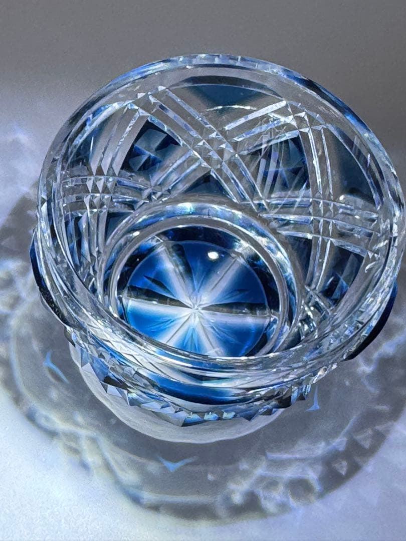 薩摩切子　藍色切子　八角籠目文　グラデーションが美しい切子です。N0004