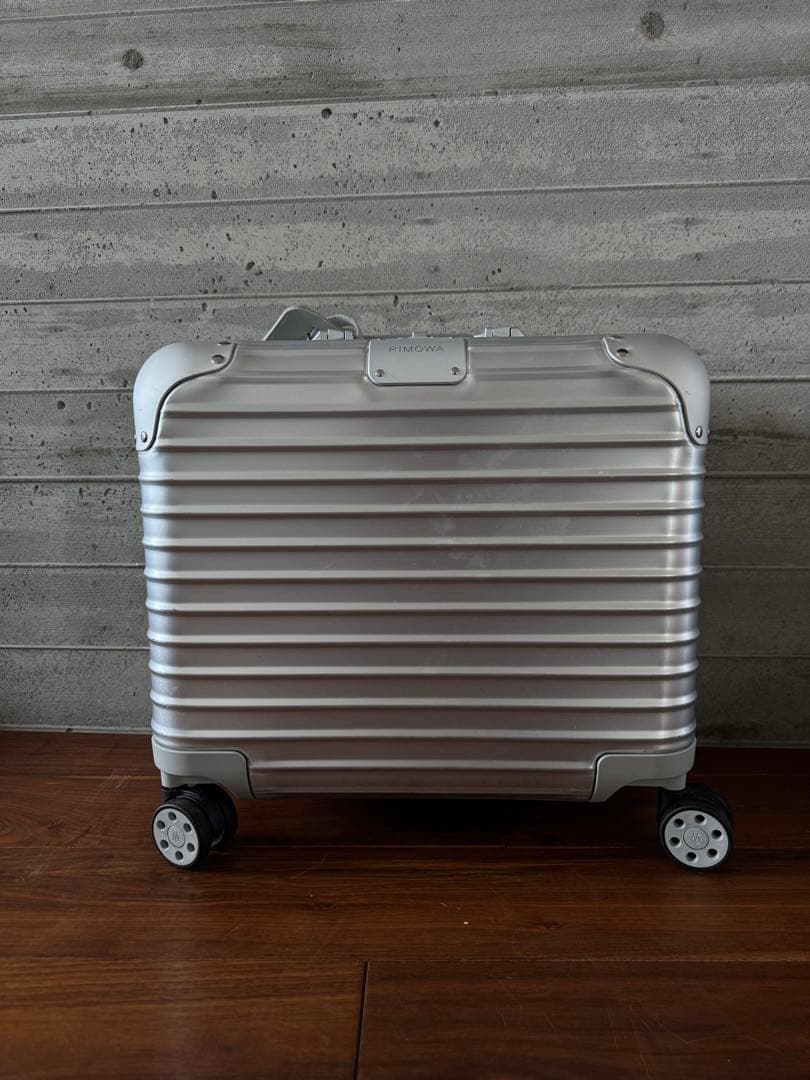 twins　使用回数1回　RIMOWA ORIGINALコンパクト