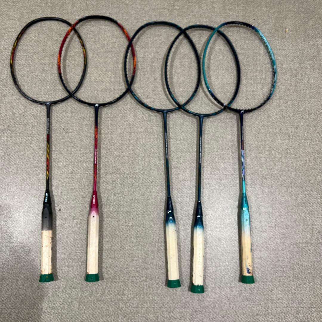 ラケット4本ヒビあり1本ヒビなし