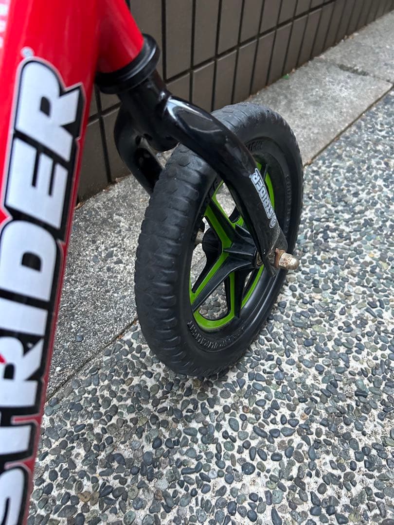 STRIDER SPORTS バランスバイク 赤 カスタム