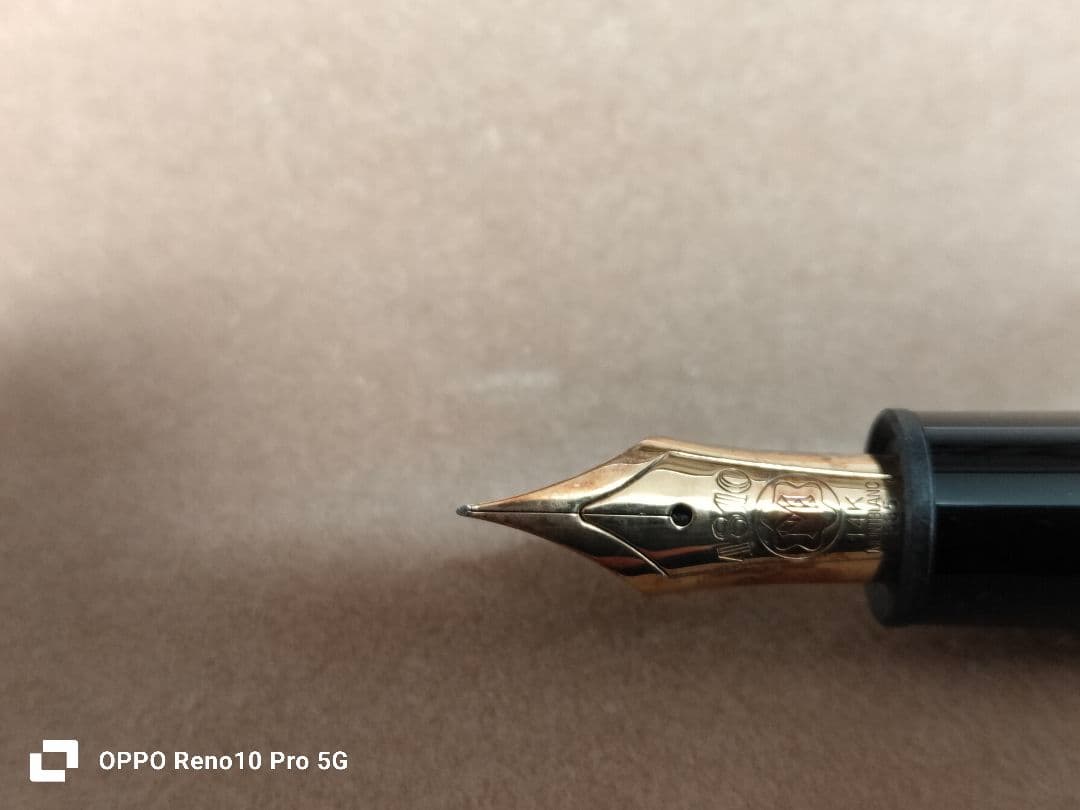 交渉可【送料込】Montblanc 万年筆 黒 金ペン先 ケース付き