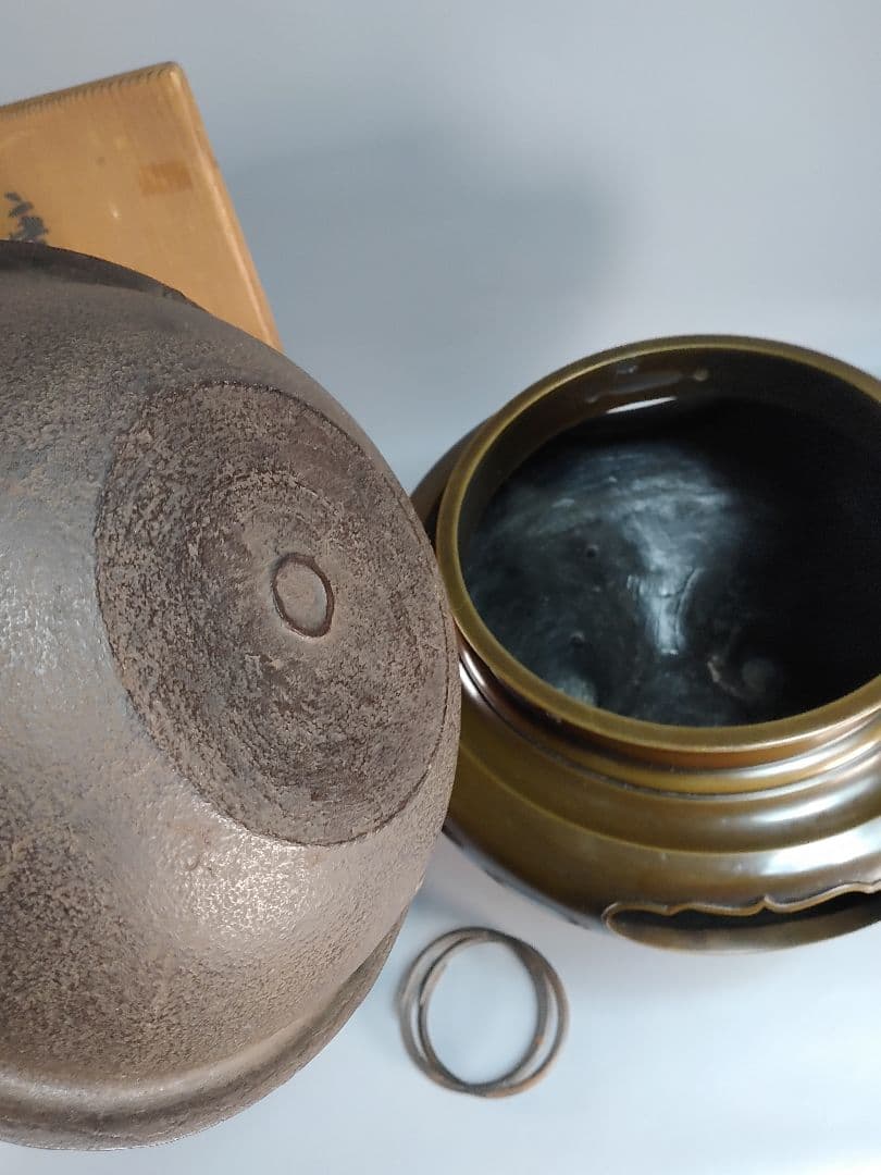 【茶道具】 唐銅朝鮮風炉釜 　 釜師　角谷莎村作　釜273