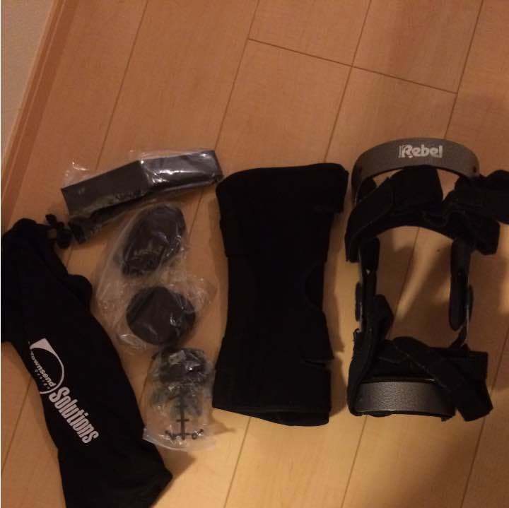 前十字靭帯 装具とサポーター右足用