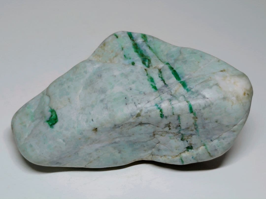 ミント緑 443g 翡翠 ヒスイ 原石 鑑賞石 自然石 誕生石 鉱物 鉱石 水石