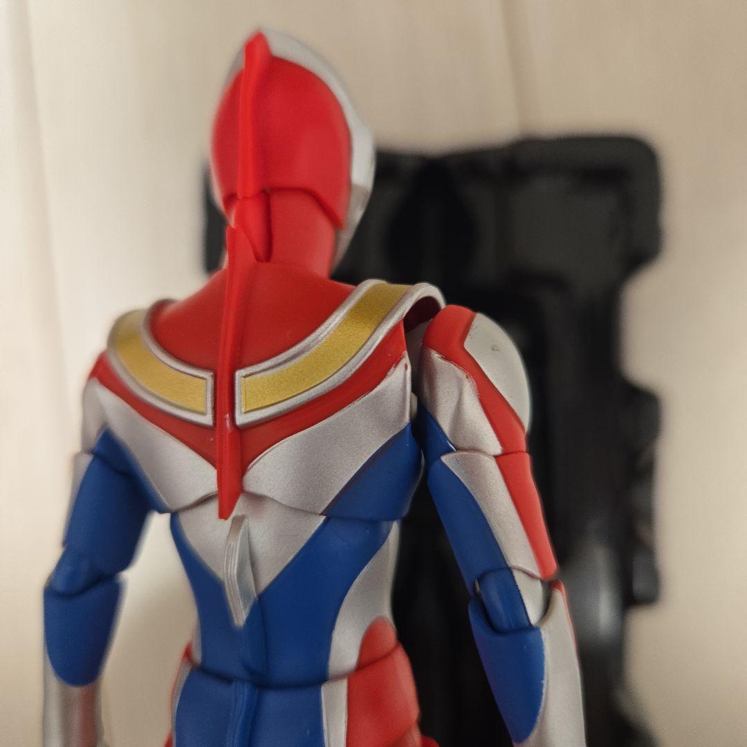 S.H.Figuarts（真骨彫製法）ウルトラマンダイナ フラッシュタイプ