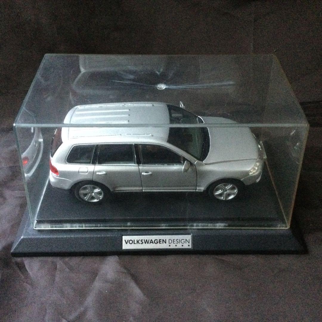 フォルクスワーゲン トゥアレグ 1/24 VOLKSWAGEN DESIGN