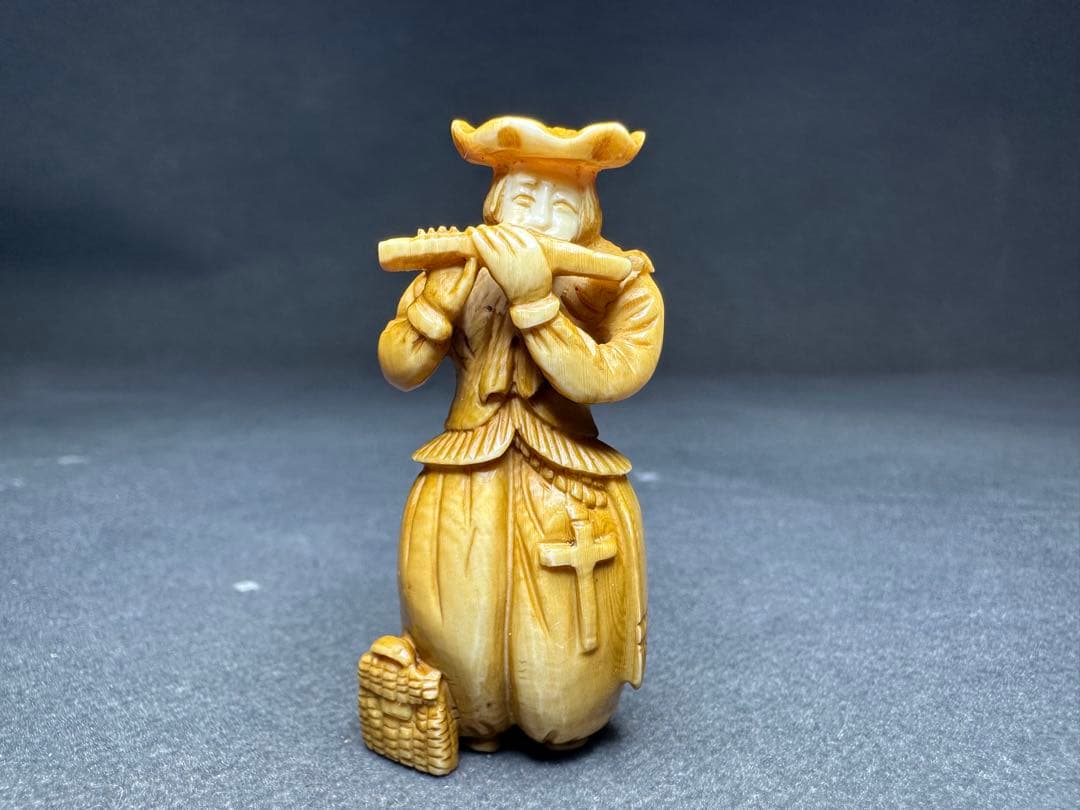 極上　根付　天然素材　アンティーク　和彫　置物　骨董　飾り物　古美術品