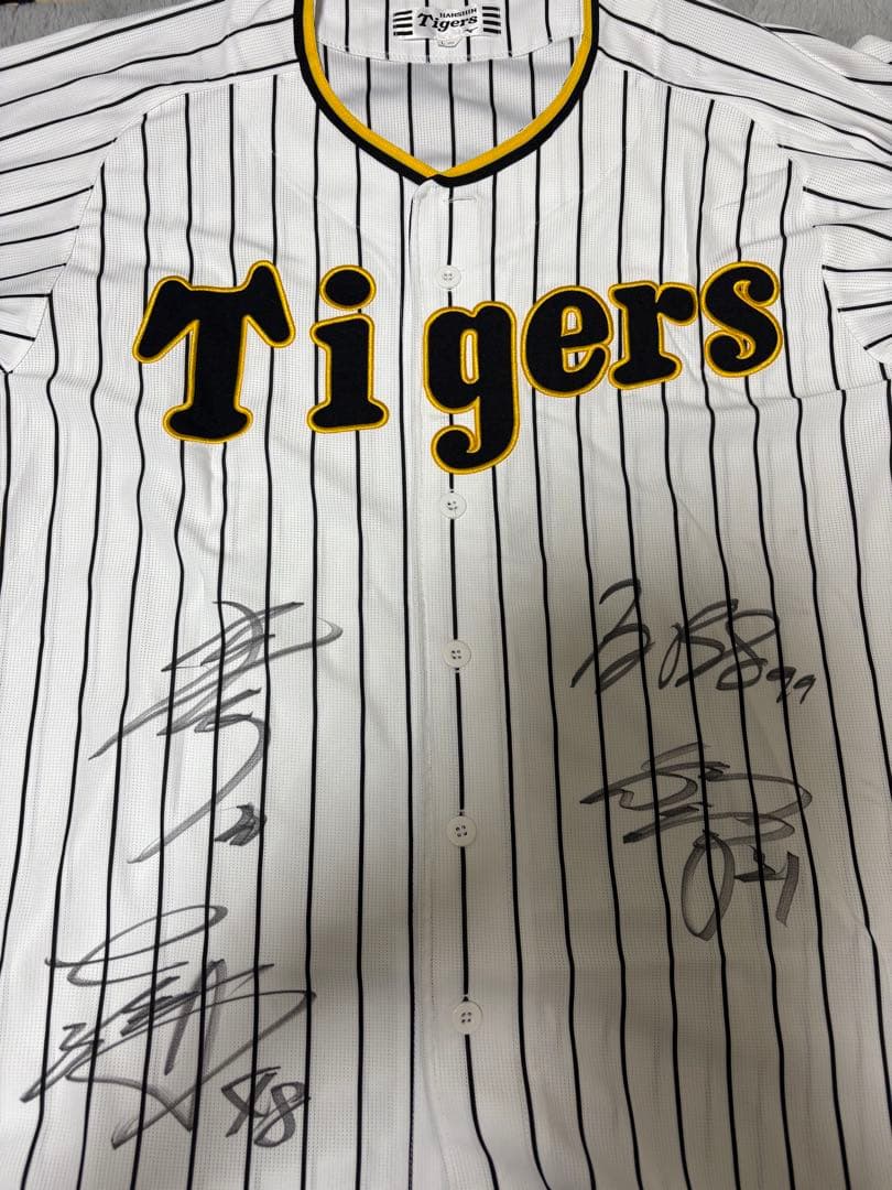 阪神タイガース　サイン入りユニフォームレプリカユニフォーム　Lサイズ