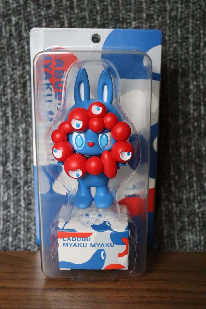 ラブブ　ミャクミャク　コラボフィギュア