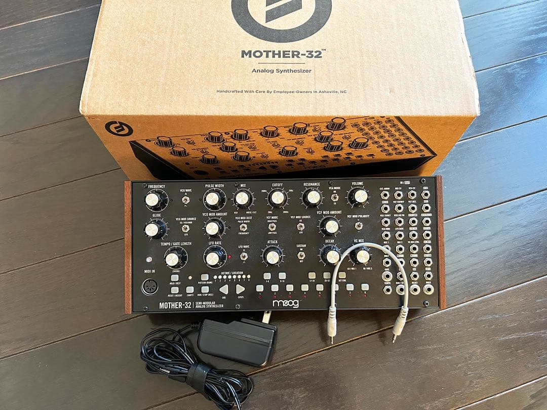 MOOG【MOTHER-32】セミモジュラーアナログシンセ(状態良好)