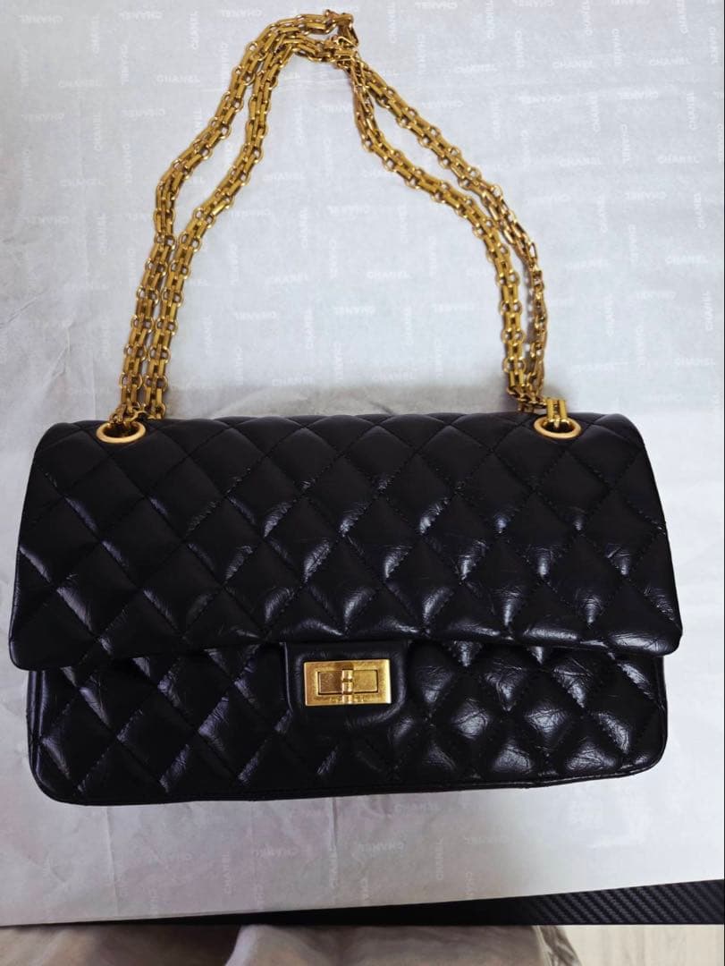 CHANELキルティングバッグ ゴールド金具付き