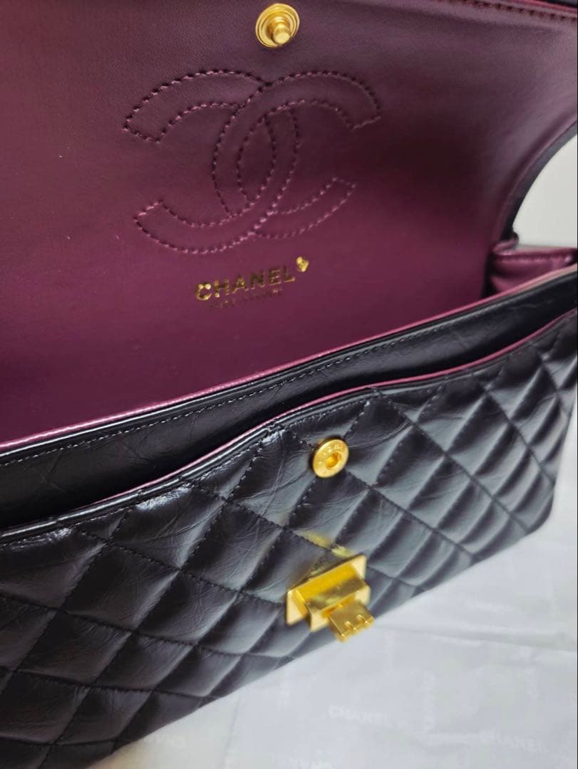 CHANELキルティングバッグ ゴールド金具付き
