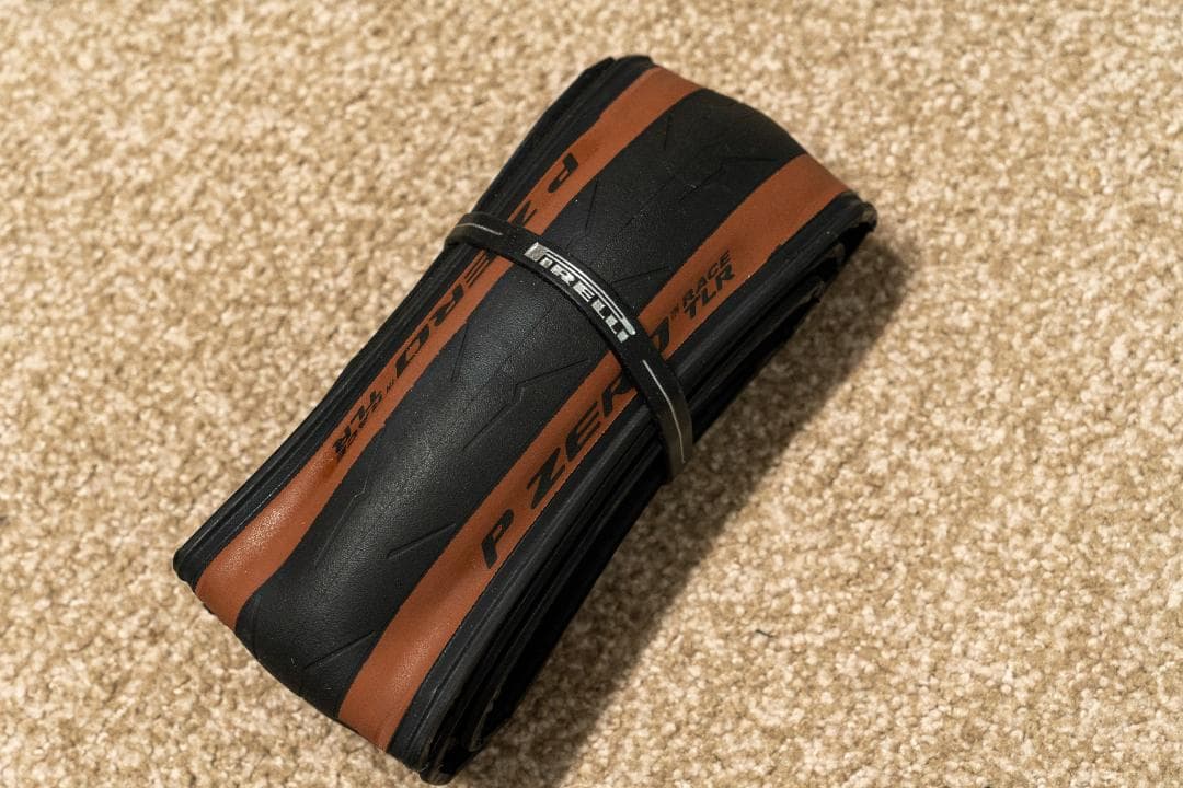 Pirelli P ZERO Race TLR 700x32cチューブレスタイヤ