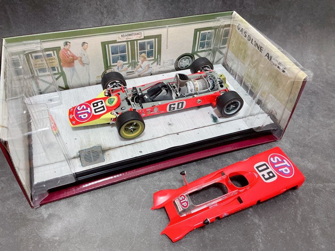 ミニカー CAROUSEL 1 1/18 LOTUS 56 1968 INDY 500