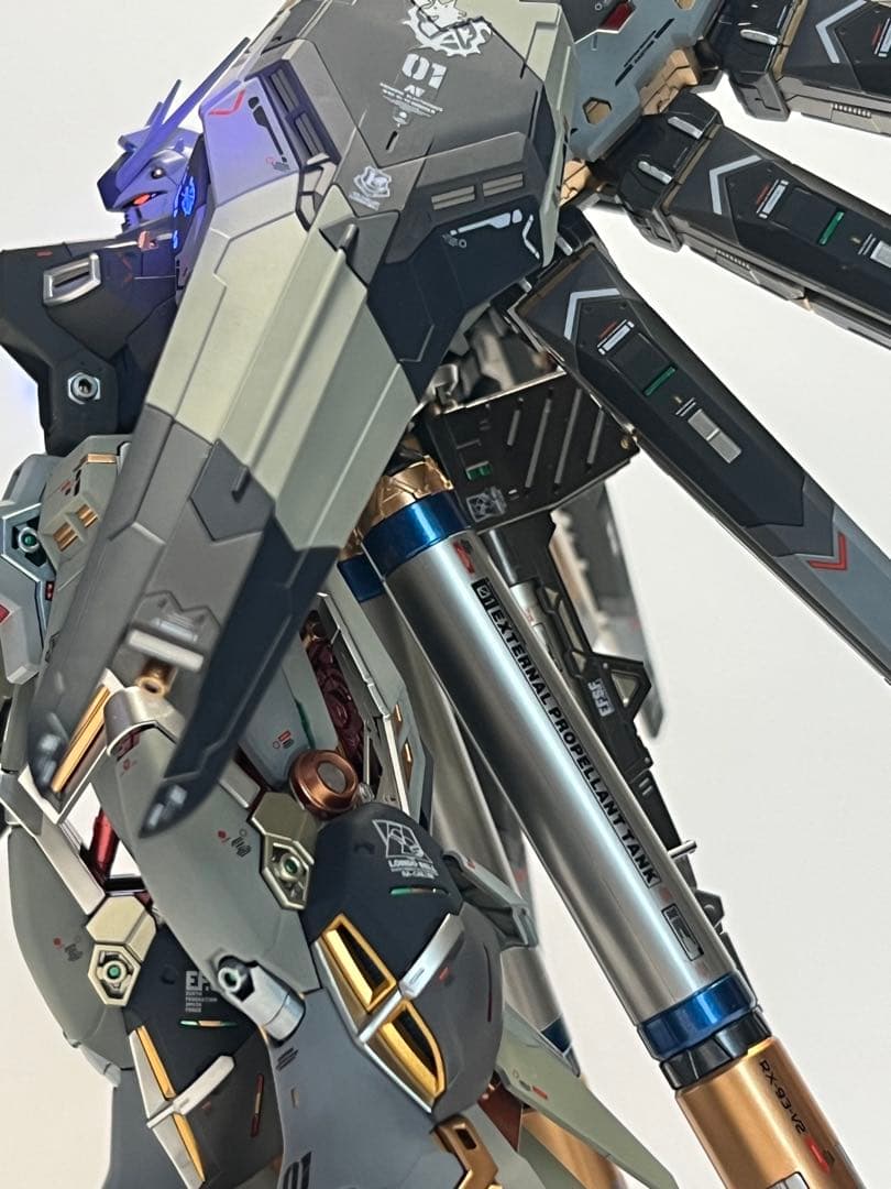 ガンプラ RG 1/144 Hi-νガンダム 塗装完成品