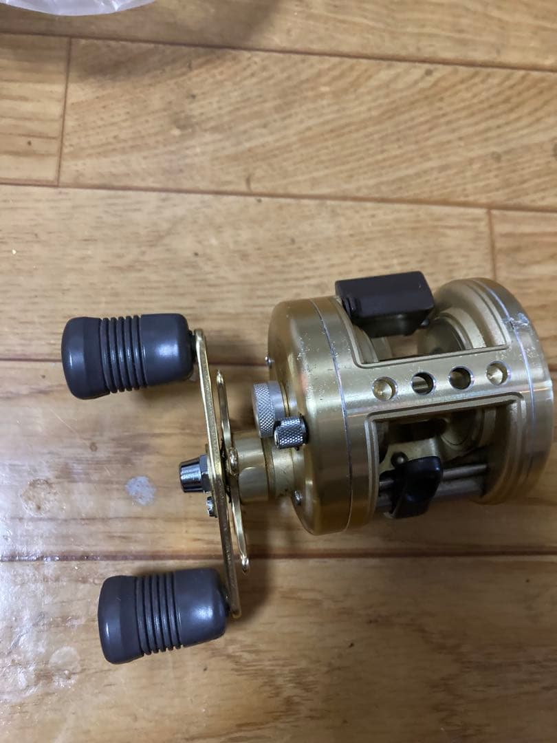 SHIMANO CALCUTTA ベイトリール