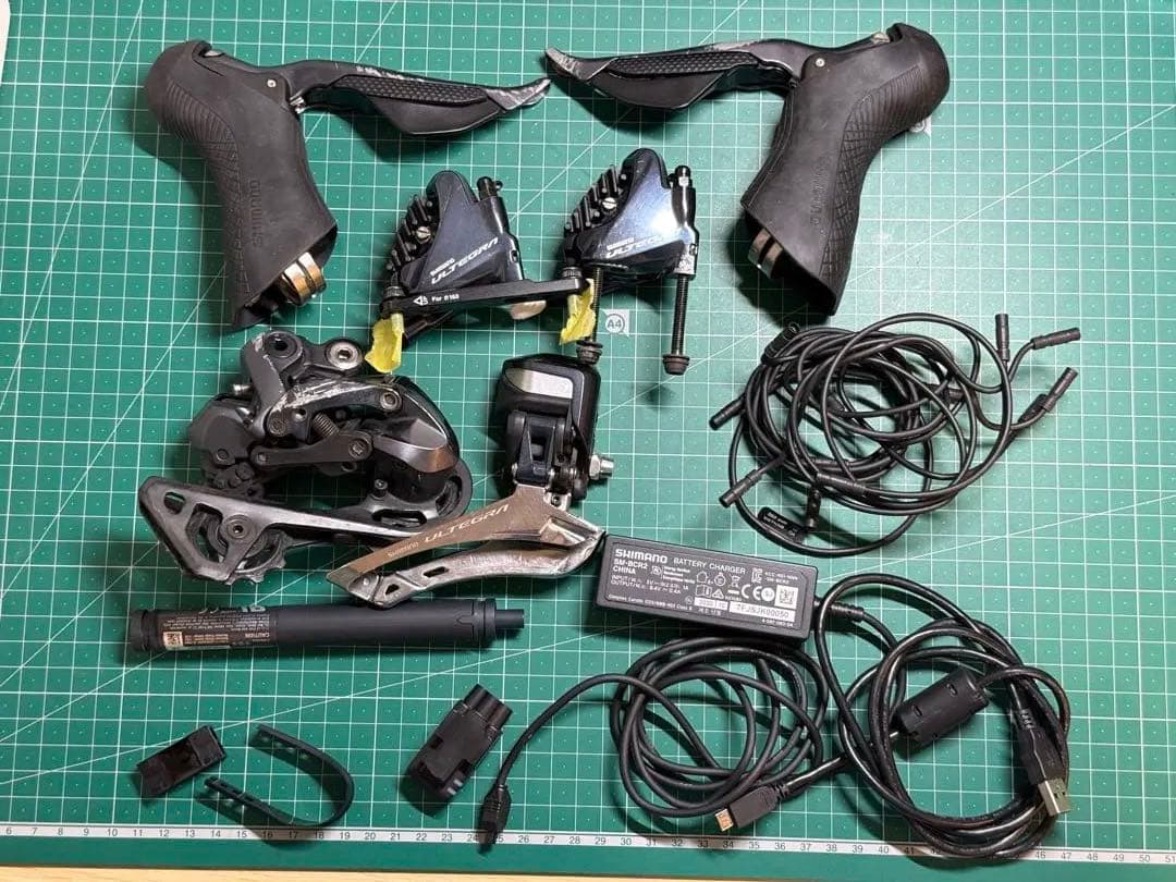シマノ アルテグラ di2 r8070 油圧 ディスクブレーキ　コンポセット