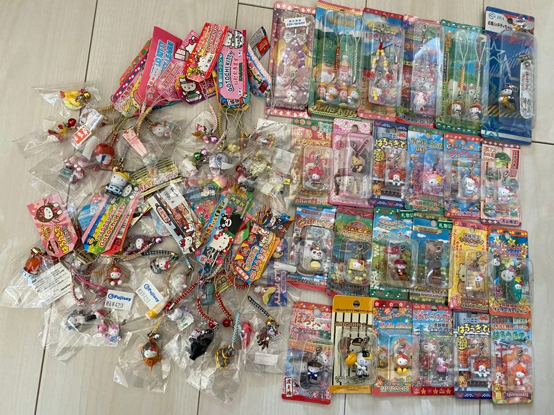 ご当地キティ　64個セット売り　根付け　キーホルダー　ハローキティ