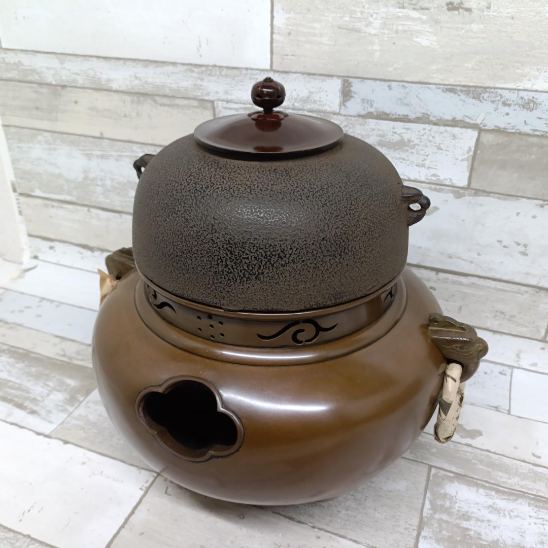 K113 茶道具 釜師 畠春斎 造 唐銅 鬼面風炉釜 茶釜 共箱 蓋物 三足
