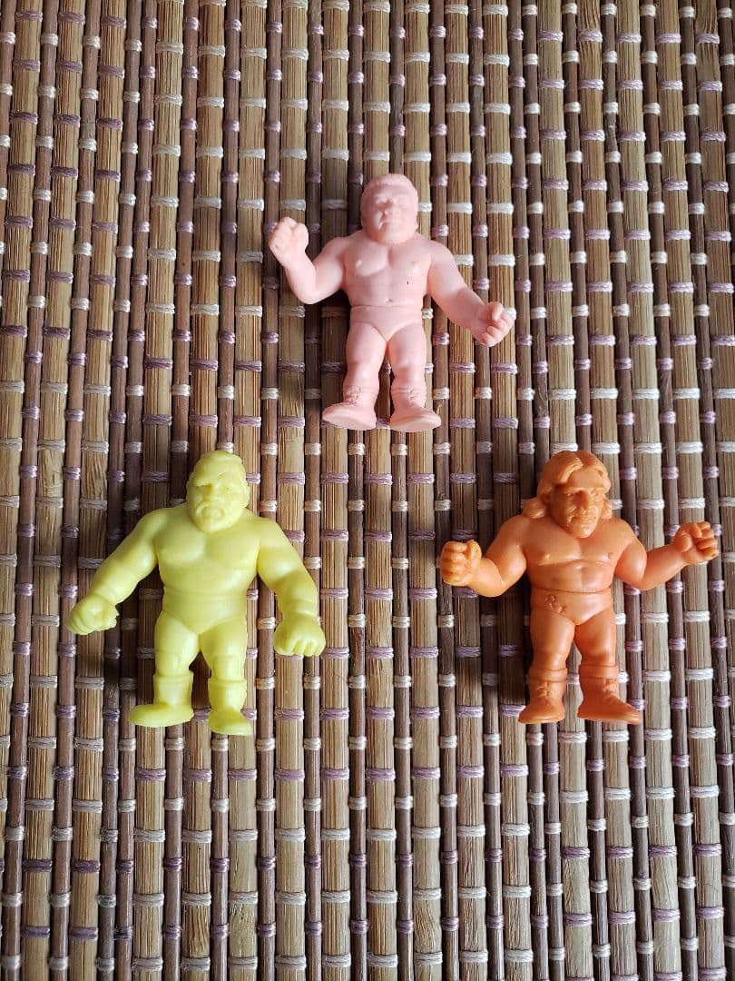 プロレスラー消しゴム　肌色　ペールオレンジ　黄色　橙　キン消し