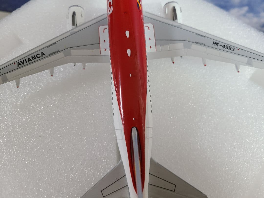 1/200 A319-112 アビアンカ航空 HK-4553 スタンド付属
