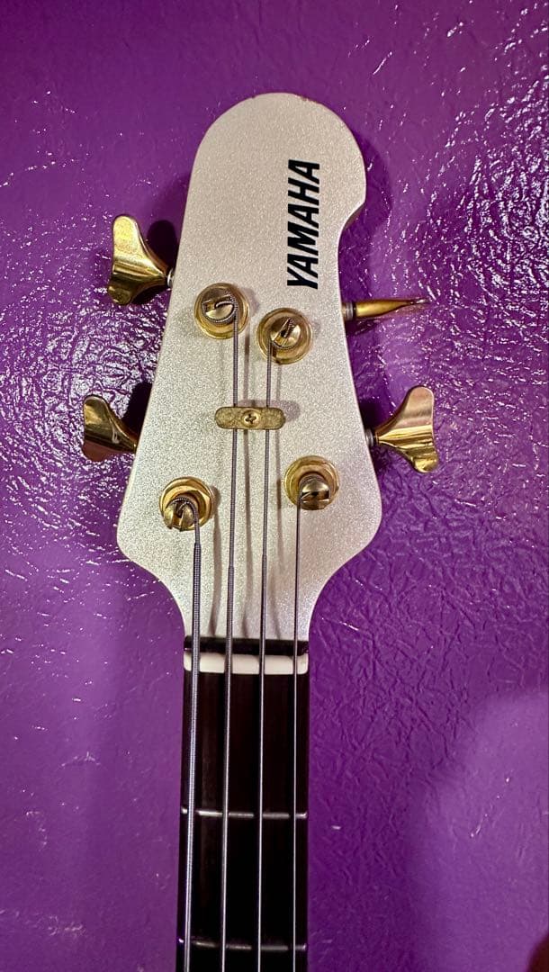 YAMAHA BB-G4S Pearl  White ベース