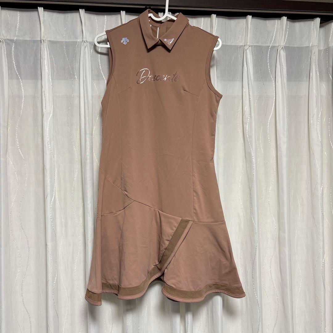 最終値下げ　Descente ノースリーブワンピース、バイザーセット