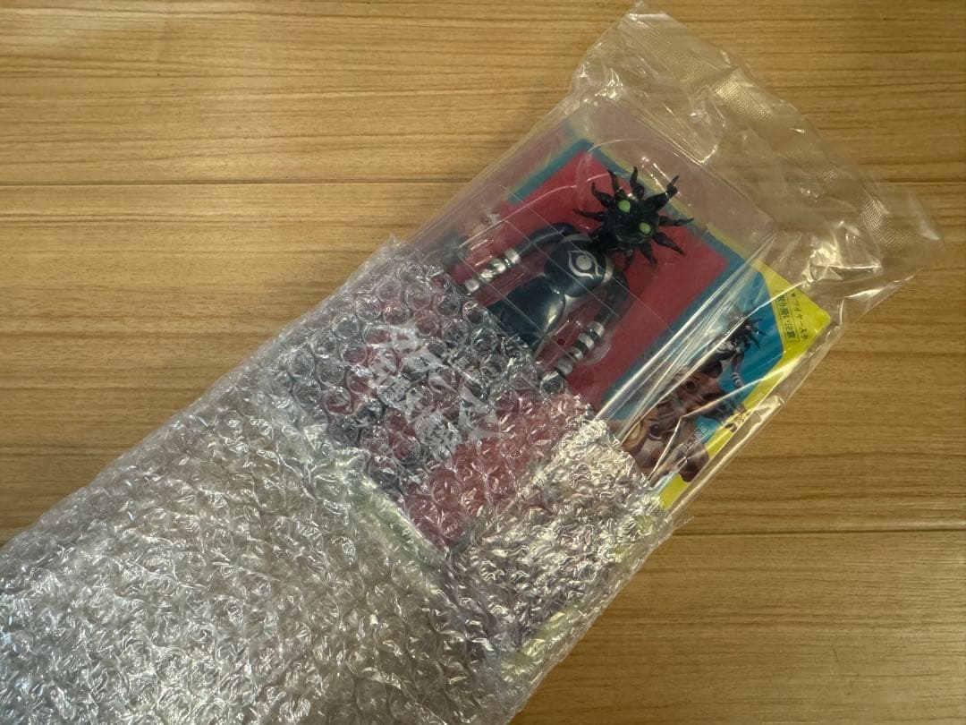 「ベンダブルアクションフィギュア ブラックタローマン」付き ムビチケカード
