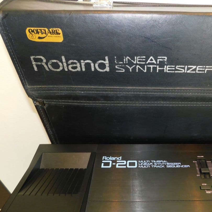 Roland ローランドD-20 シンセサイザー ハードケース付 ジャンク