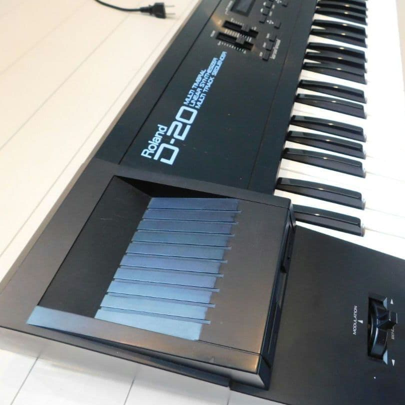 Roland ローランドD-20 シンセサイザー ハードケース付 ジャンク
