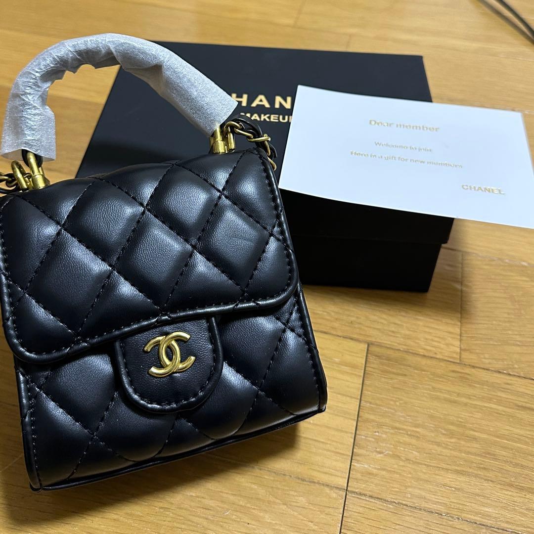 CHANEL ブラック レザー バッグ/ノベルティ