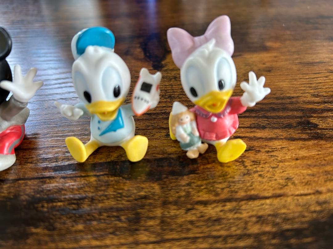 ベビーミッキーマウス&ミニー等　ディズニーキャラクター　陶器　置物
