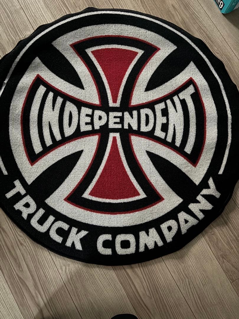 新品未使用！Independent アイアンクロスラウンドマット