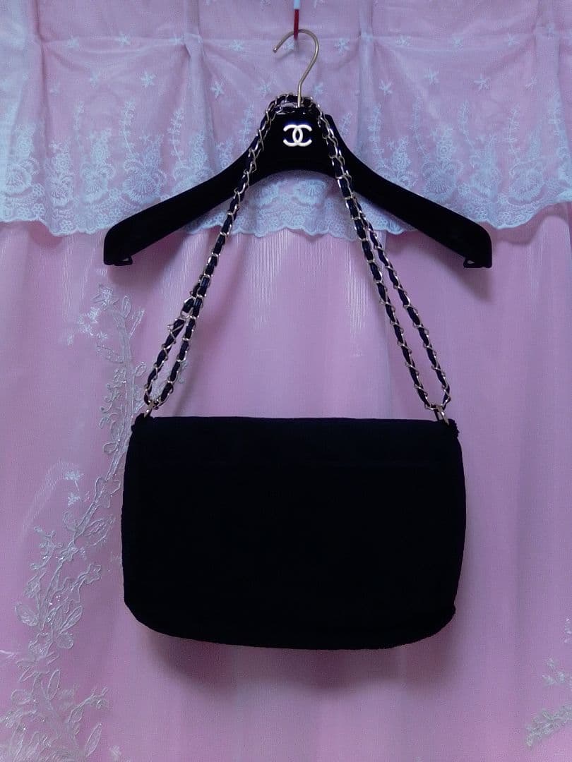 CHANEL ノベルティ ブラック ショルダーバッグ ホワイトロゴ付き