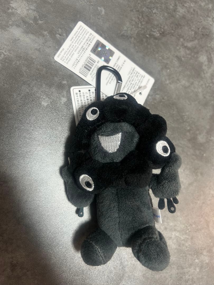 黒ミャクミャクカラビナ付き