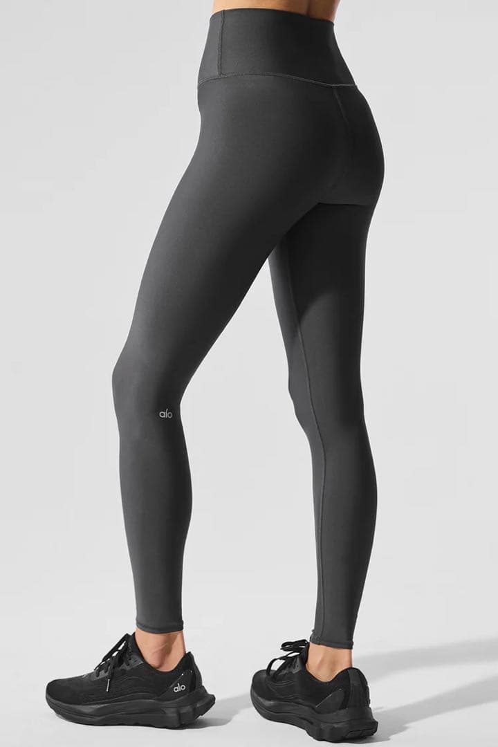 【新品未使用タグ付き‼️】alo yoga ネイビー　XSサイズ